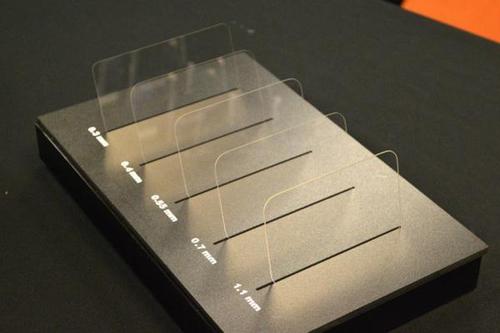 成功研发出金刚石玻璃面板,整体强度更高,有望应用在未来的手机产品上